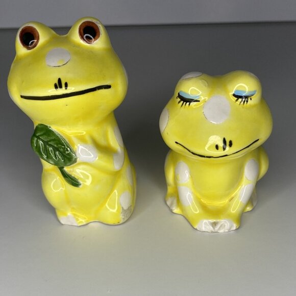 Ceramic Vintage Yellow Polka Dot Frog Couple Salt & Pepper Shakers - Picture 8 of 9